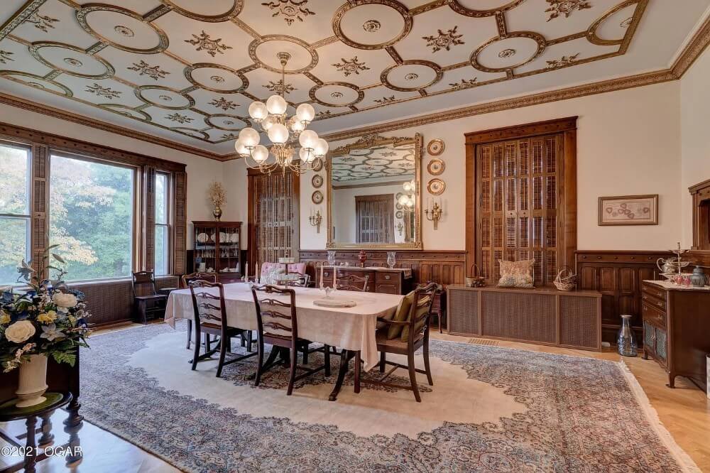Carter Mansion 1890 Victorian style Carthage Missouri - dining room.jpeg
