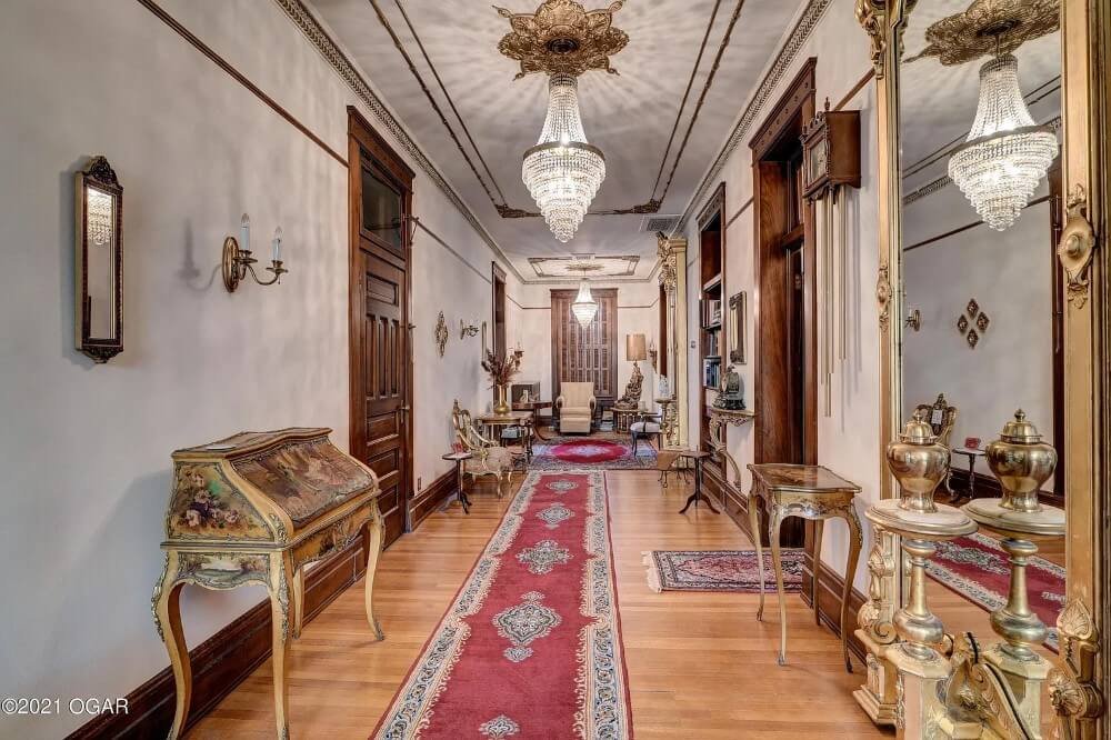 Carter Mansion 1890 Victorian style Carthage Missouri - hallway.jpeg