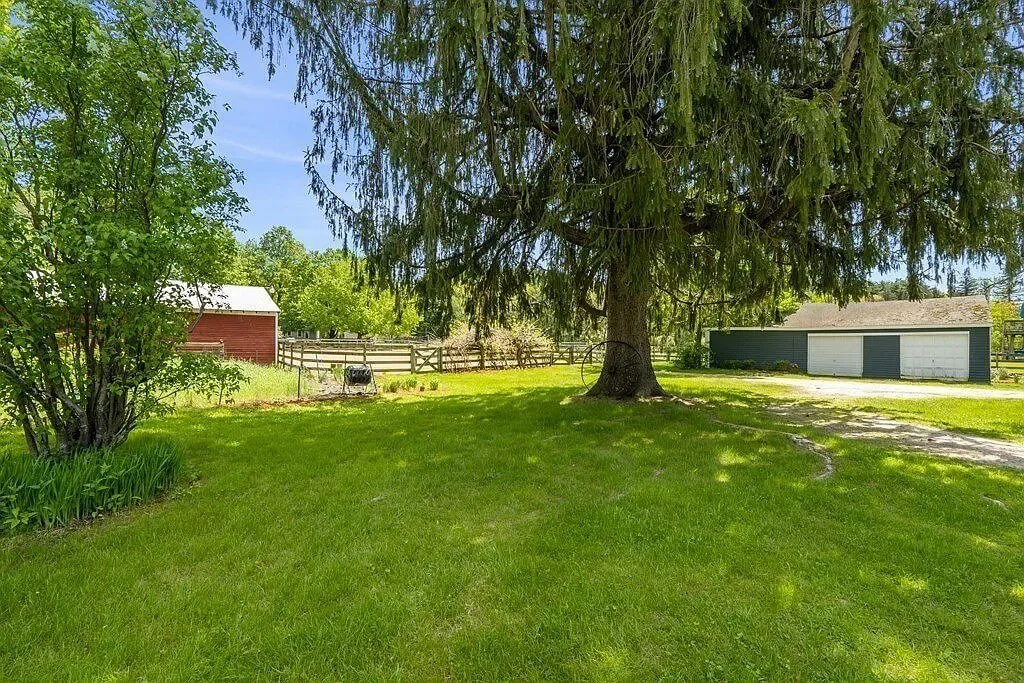 1784 Colonial house Groton Massachusetts - garden.jpg