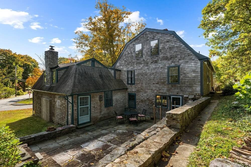 The Dr Dudley Woodbridge Tavern 1745 Colonial house Groton Connecticut - 3 - backyard.jpeg