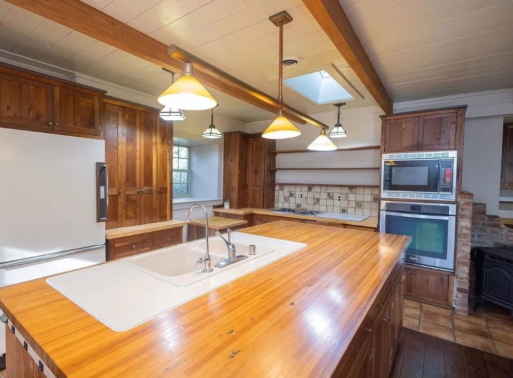 1840 Farmhouse Mineral Point Wisconsin - 12 - kitchen.jpeg