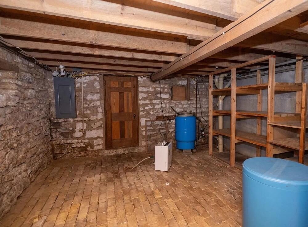 1840 Farmhouse Mineral Point Wisconsin - 39 - basement.jpeg