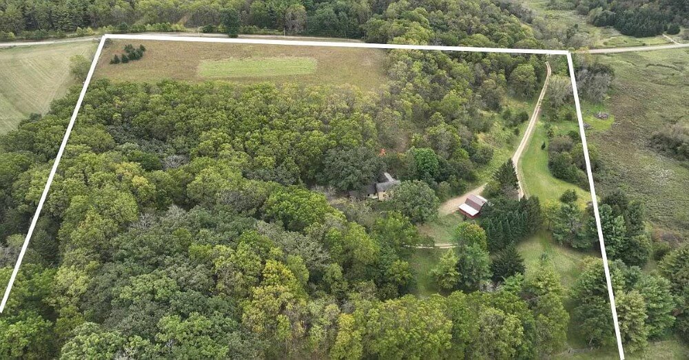 1840 Farmhouse Mineral Point Wisconsin - 62 - aerial view.jpeg