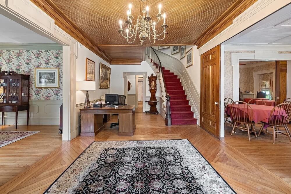 1848 Greek Revival house Arlington Vermont - 6 - foyer.jpeg