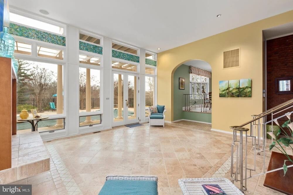 1910 Colonial Revival house Fredericksburg Virginia - 28 - sunroom.jpeg
