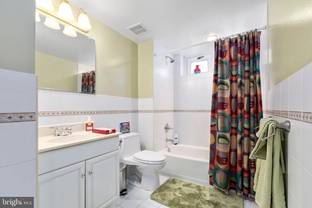 1910 Colonial Revival house Fredericksburg Virginia - 70 - bathroom.jpeg