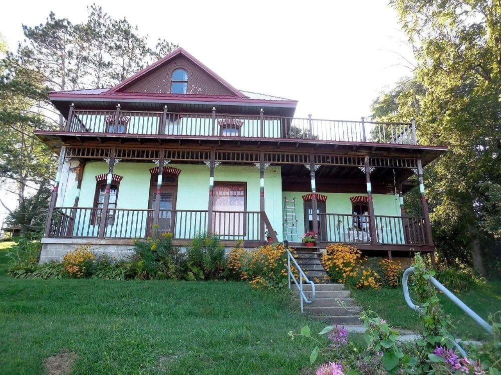 1865 Victorian house Elroy Wisconsin - 1 - front view.jpeg