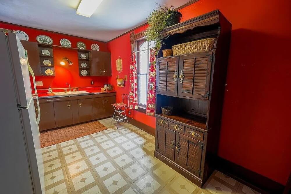 1865 Victorian house Elroy Wisconsin - 7 - kitchen.jpeg