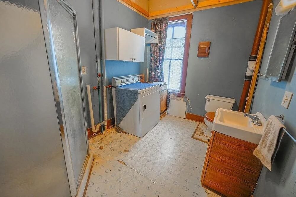 1865 Victorian house Elroy Wisconsin - 11 - bathroom.jpeg