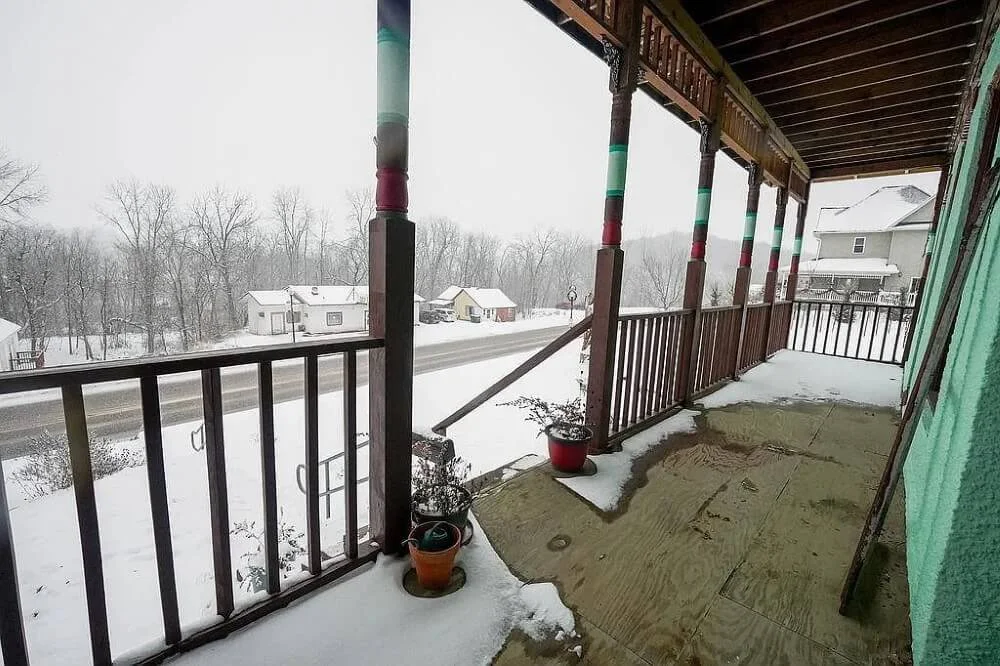 1865 Victorian house Elroy Wisconsin - 25 - porch.jpeg