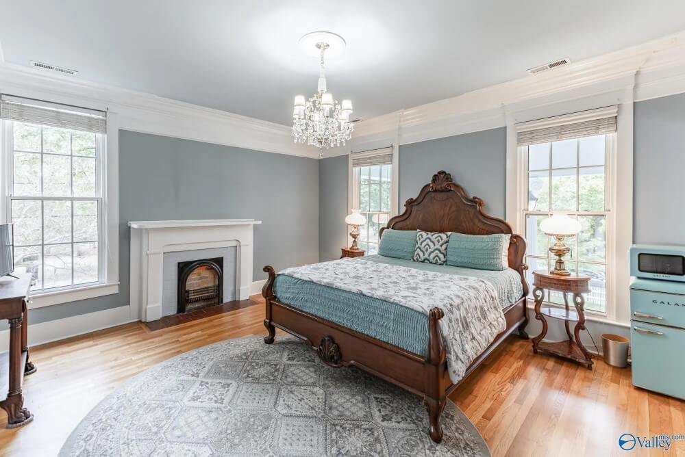 1852 Traditional house Decatur Alabama - 11 - bedroom.jpeg