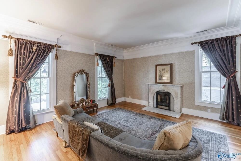 1852 Traditional house Decatur Alabama - 12 - relax spot.jpeg