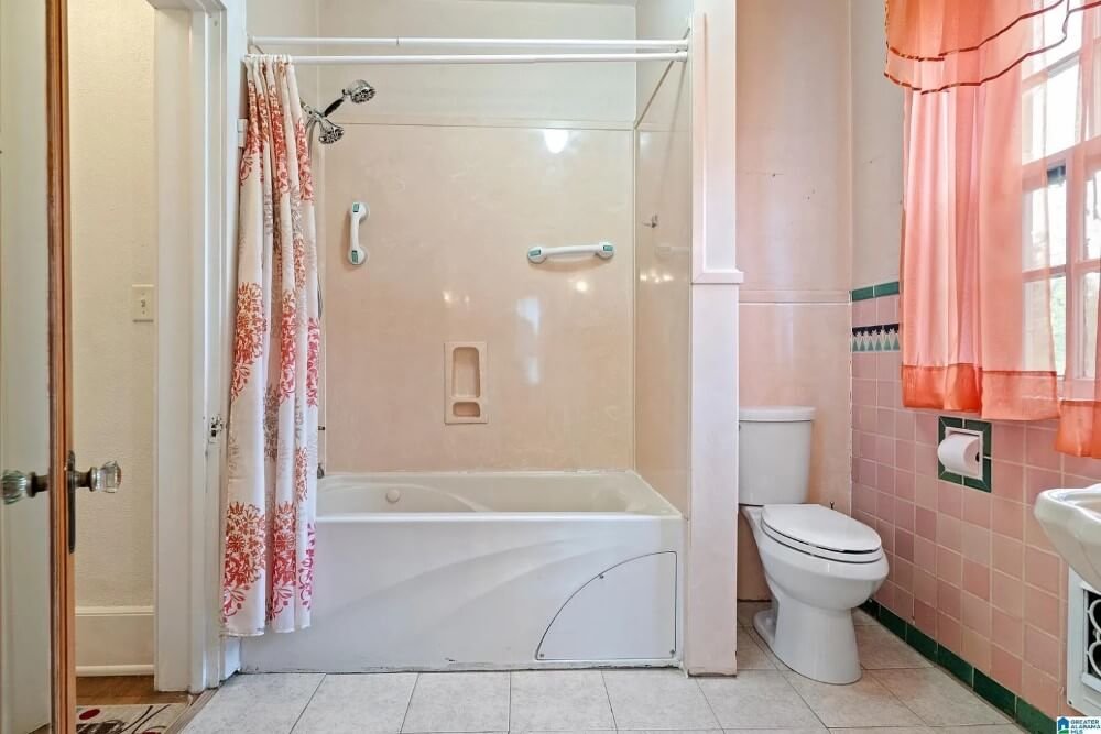 1930 Historic Schilleci home Bessemer Alabama - 31 - bathroom.jpeg