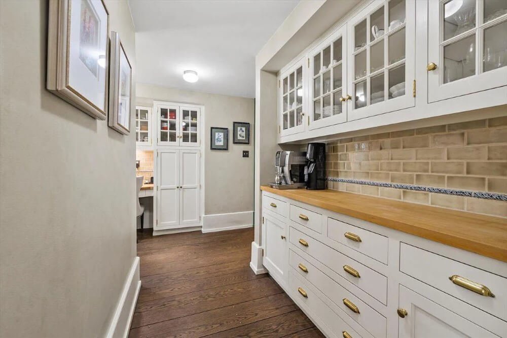 1927 Colonial Revival house Mukwonago Wisconsin - 10 - kitchen.jpeg