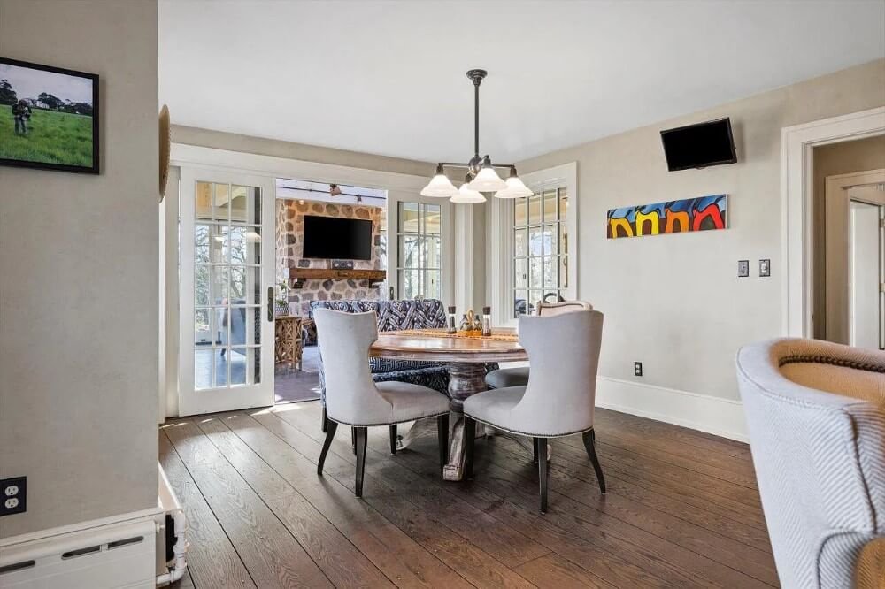 1927 Colonial Revival house Mukwonago Wisconsin - 20 - breakfast room.jpeg