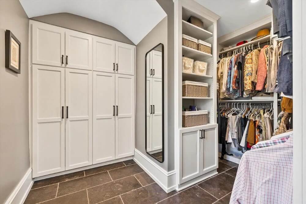1927 Colonial Revival house Mukwonago Wisconsin - 33 - wardrobe.jpeg