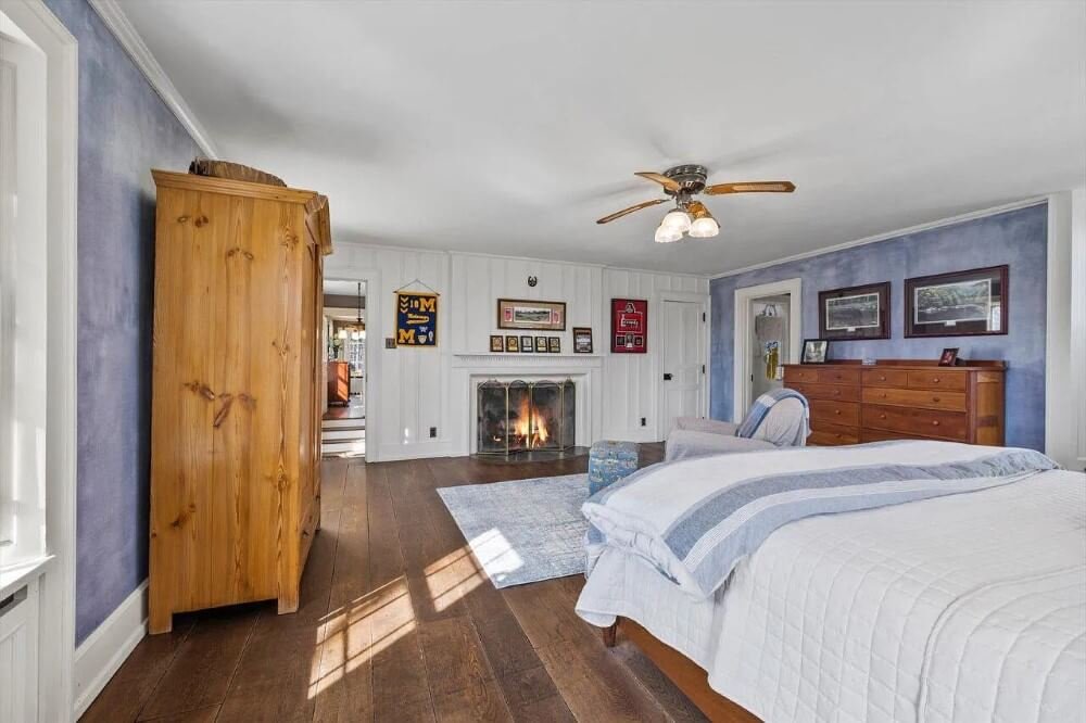 1927 Colonial Revival house Mukwonago Wisconsin - 36 - bedroom.jpeg