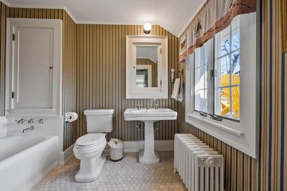 1927 Colonial Revival house Mukwonago Wisconsin - 37 - bathroom.jpeg