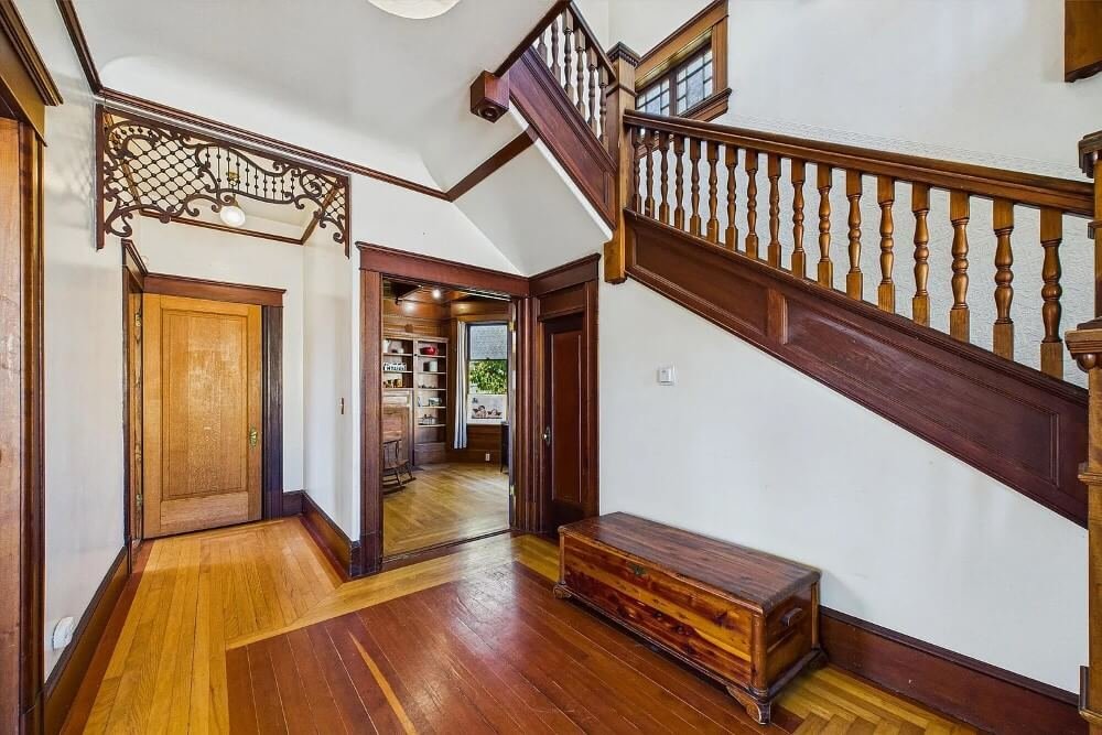1893 Victorian house Eureka California - 18 - foyer.jpeg