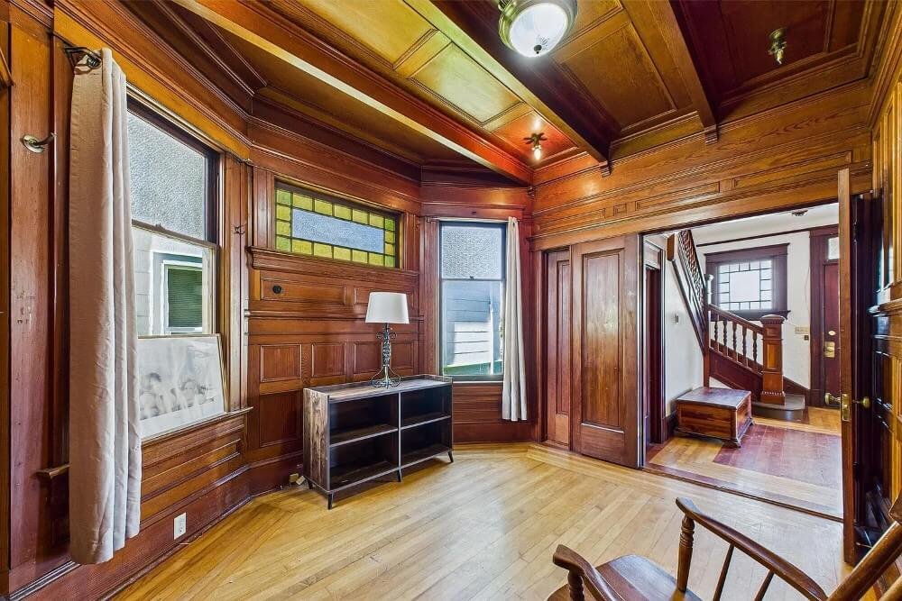 1893 Victorian house Eureka California - 20 - relax room.jpeg