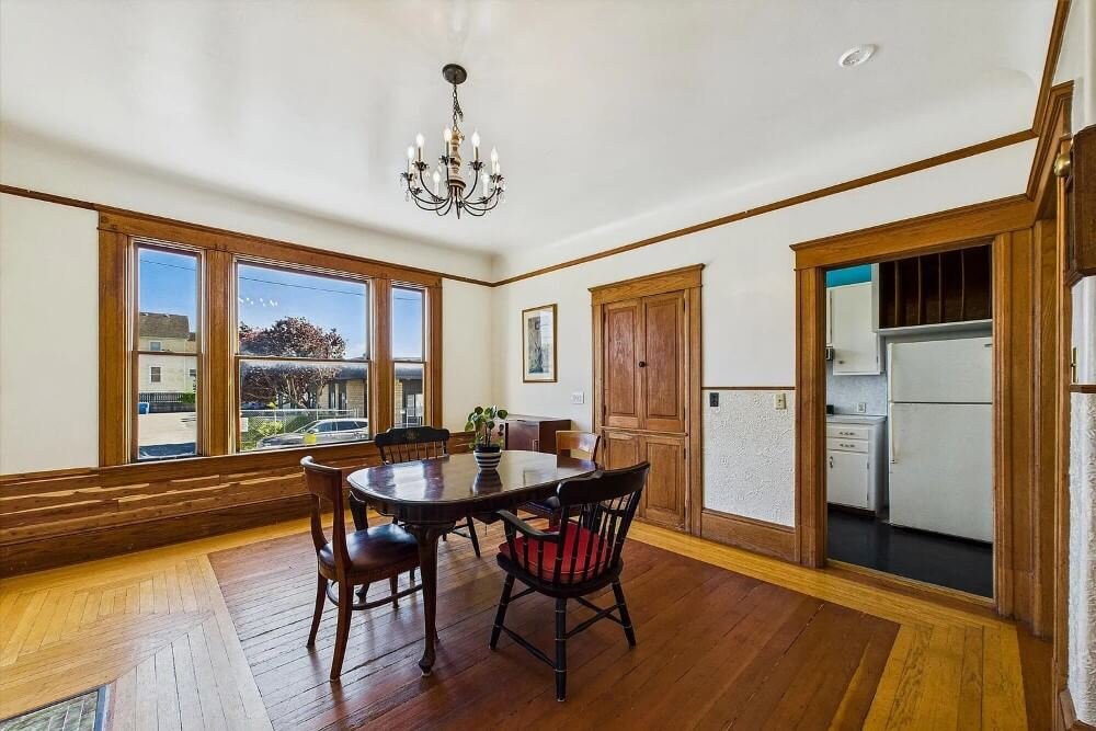 1893 Victorian house Eureka California - 21 - dining area.jpeg