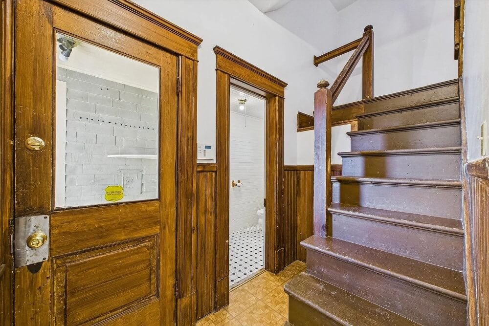 1893 Victorian house Eureka California - 28 - staircase.jpeg