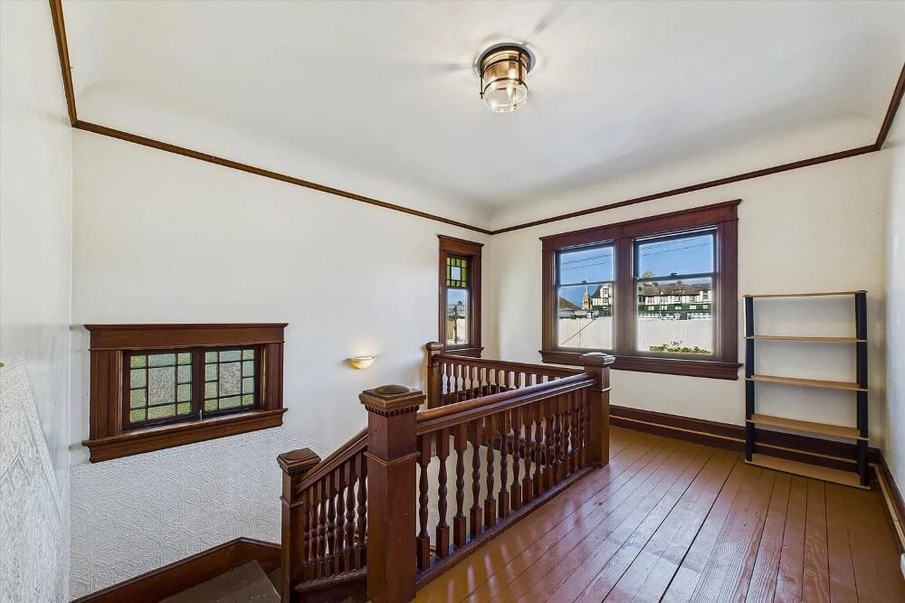 1893 Victorian house Eureka California - 32 - staircase.jpeg