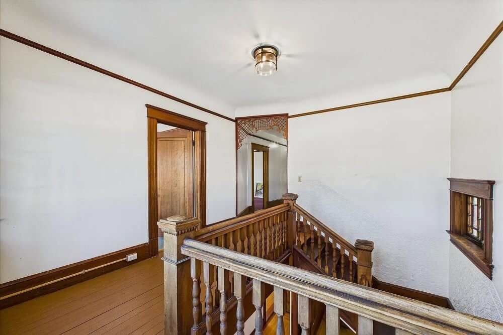 1893 Victorian house Eureka California - 33 - staircase.jpeg