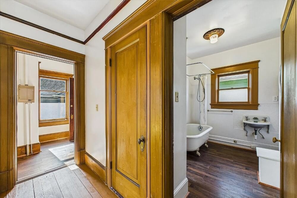 1893 Victorian house Eureka California - 44 - bathroom.jpeg