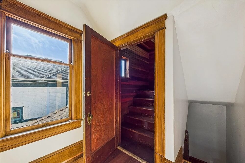1893 Victorian house Eureka California - 50 - last floor.jpeg