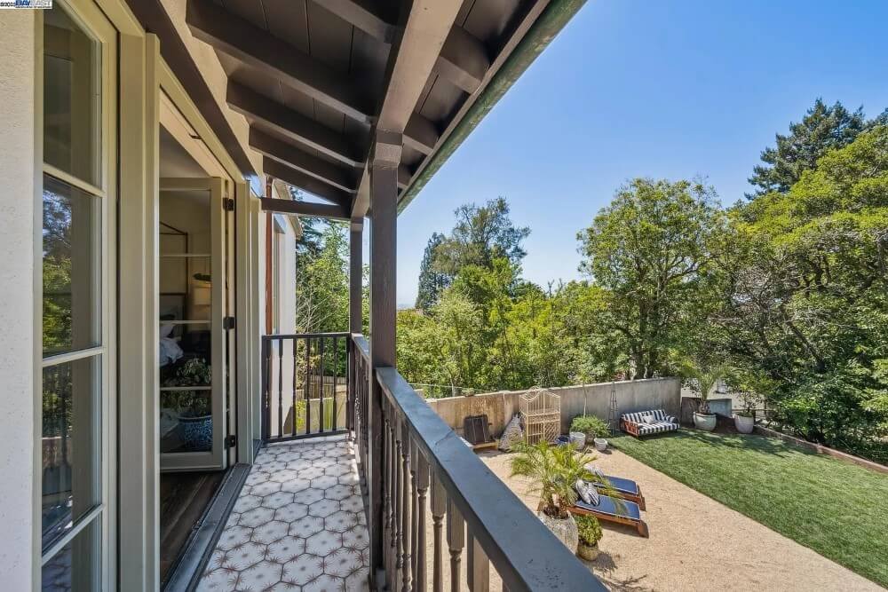 1929 Spanish house Berkeley California - 34 - veranda.jpeg