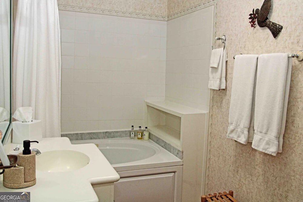The Jackson Clark house 1801 Colonial style Saint Marys Georgia - 12 - bathroom.jpeg