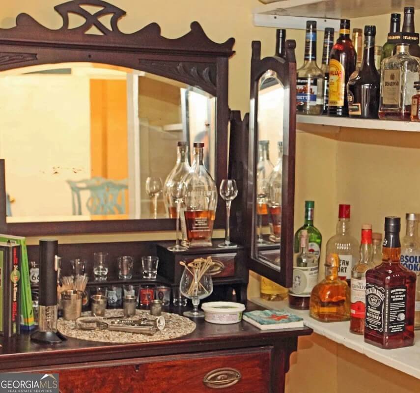 The Jackson Clark house 1801 Colonial style Saint Marys Georgia - 11 - bar.jpeg