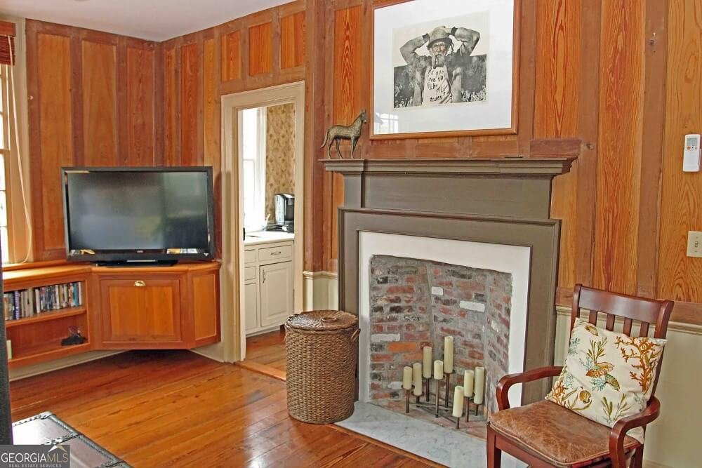 The Jackson Clark house 1801 Colonial style Saint Marys Georgia - 13 - fireplace.jpeg