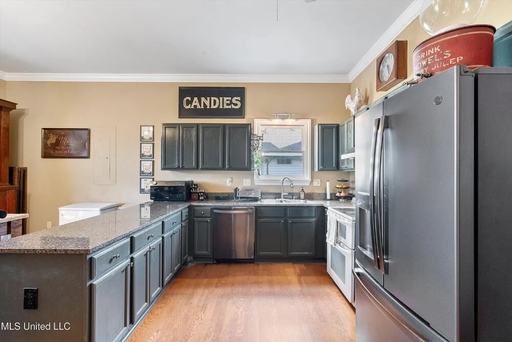 Hilltop 1858 Greek Revival house Holly Springs Mississippi - 15 - kitchen.jpeg