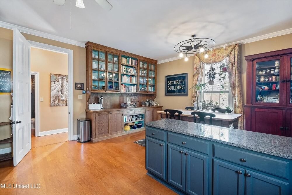 Hilltop 1858 Greek Revival house Holly Springs Mississippi - 17 - kitchen.jpeg