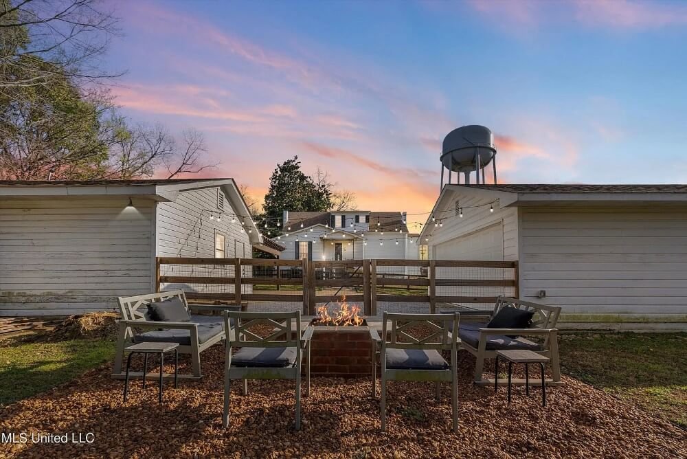 Hilltop 1858 Greek Revival house Holly Springs Mississippi - 31 - backyard.jpeg