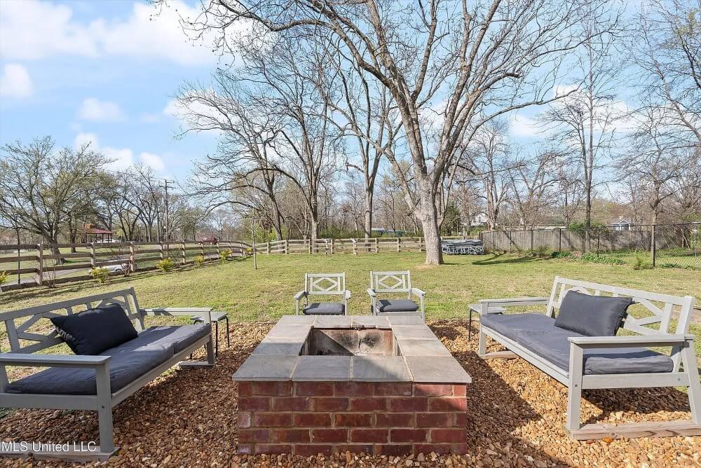 Hilltop 1858 Greek Revival house Holly Springs Mississippi - 36 - backyard.jpeg