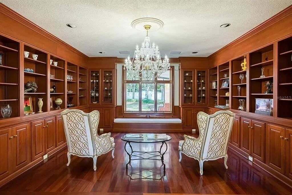 Century Oak 1915 Mediterranean house Clearwater Florida - 18 - relax spot.jpg