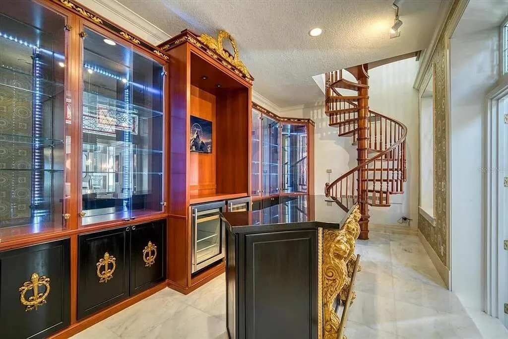 Century Oak 1915 Mediterranean house Clearwater Florida - 33 - bar.jpg
