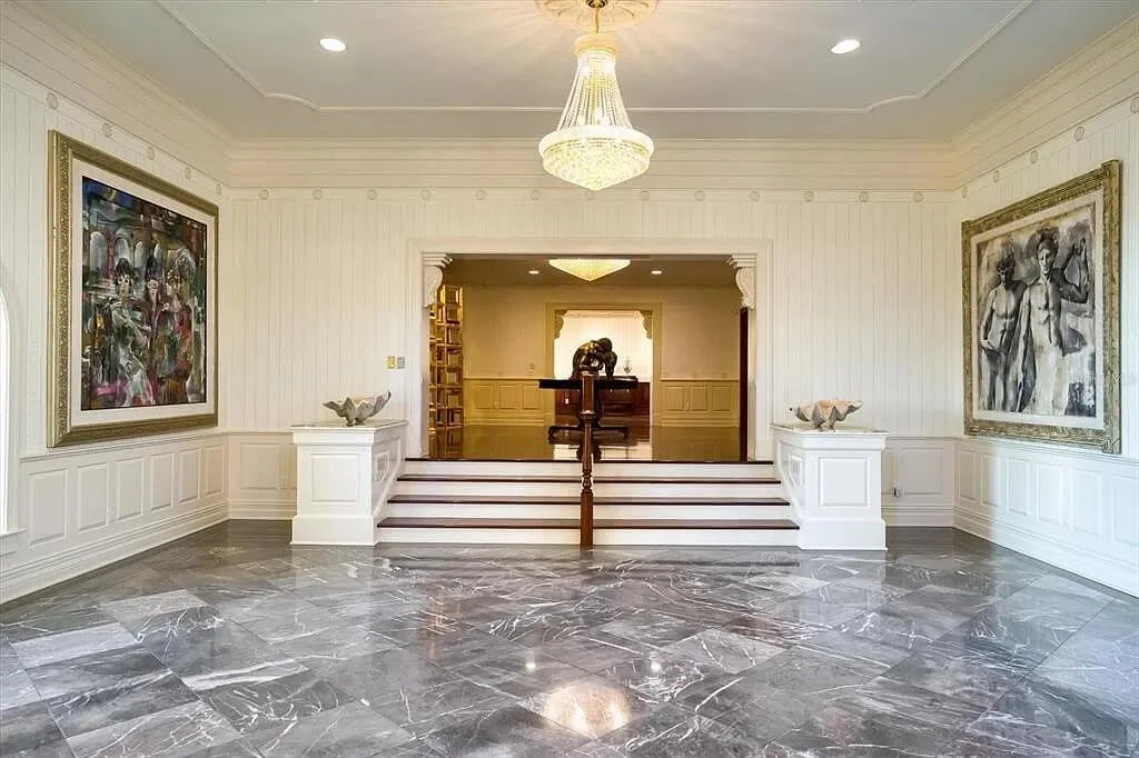 Century Oak 1915 Mediterranean house Clearwater Florida - 35 - room.jpg