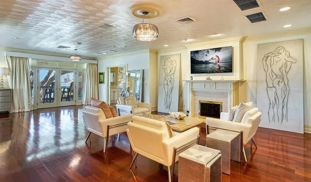 Century Oak 1915 Mediterranean house Clearwater Florida - 64 - relax room.jpg