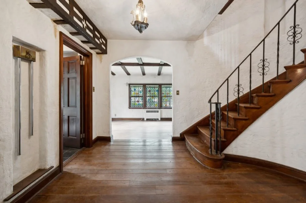1935 English Tudor house Flushing New York (20).jpg