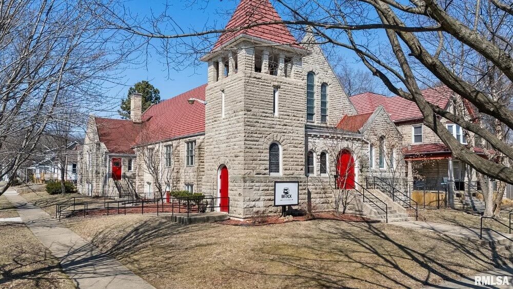 1897 stone Church Peoria Illinois - 7 - side view.jpeg