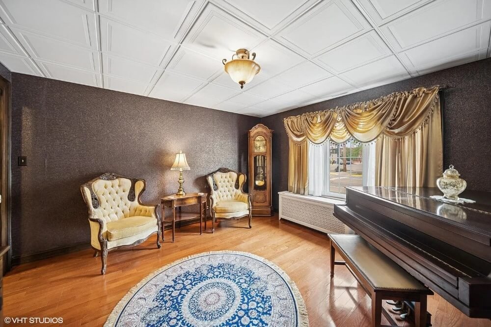 1925 Tudor Revival house Michigan City Indiana - 23 - piano room.jpeg