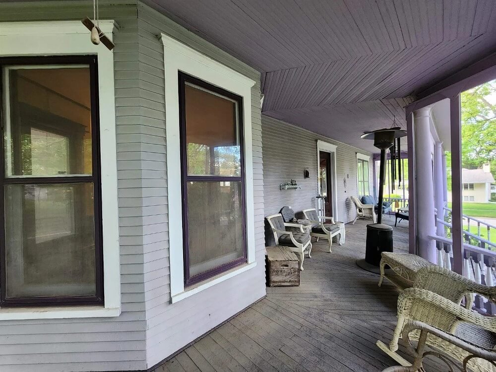 1895 Victorian house Emmetsburg Iowa - 6 - porch.jpeg