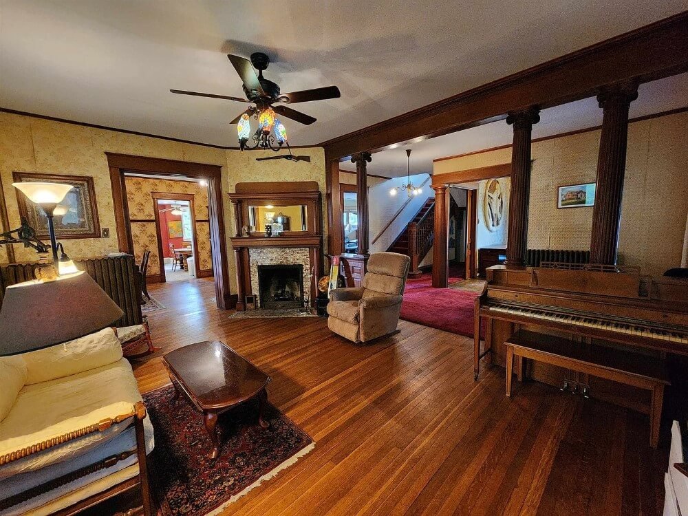 1895 Victorian house Emmetsburg Iowa - 11 - living room.jpeg