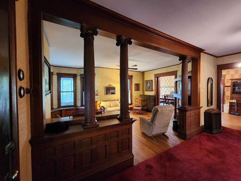 1895 Victorian house Emmetsburg Iowa - 19 - open space.jpeg