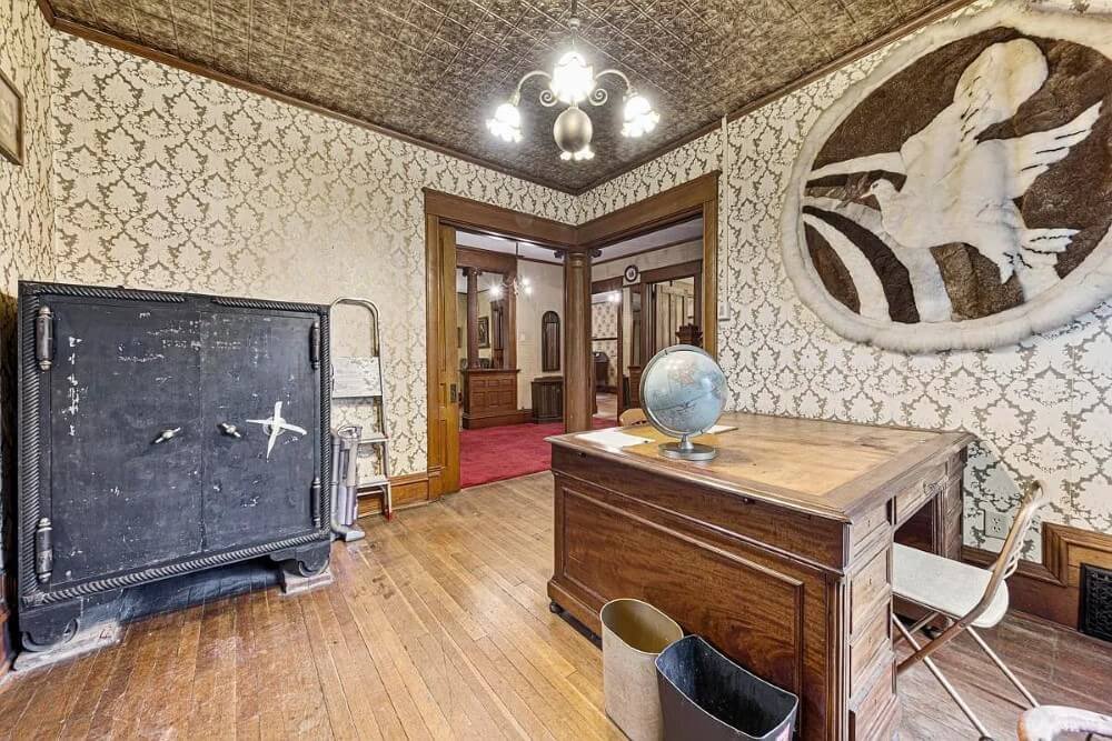 1895 Victorian house Emmetsburg Iowa - 21 - office.jpeg