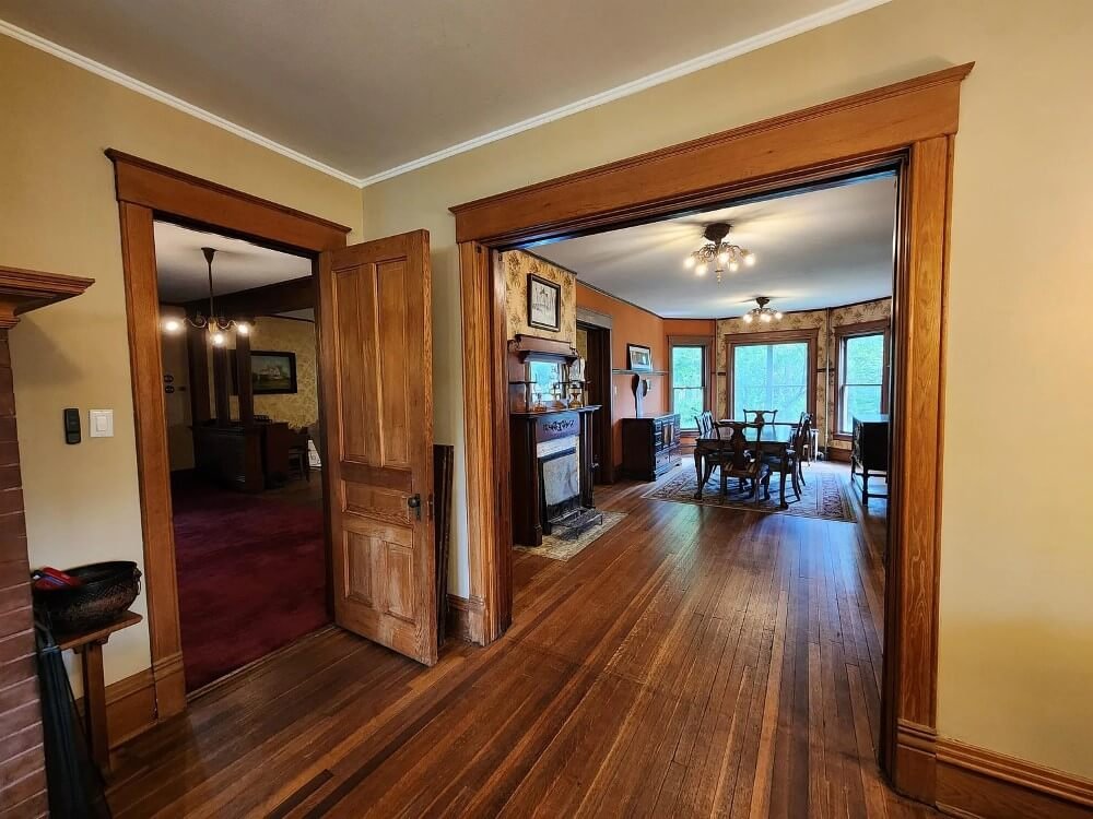 1895 Victorian house Emmetsburg Iowa - 28 - hallway.jpeg